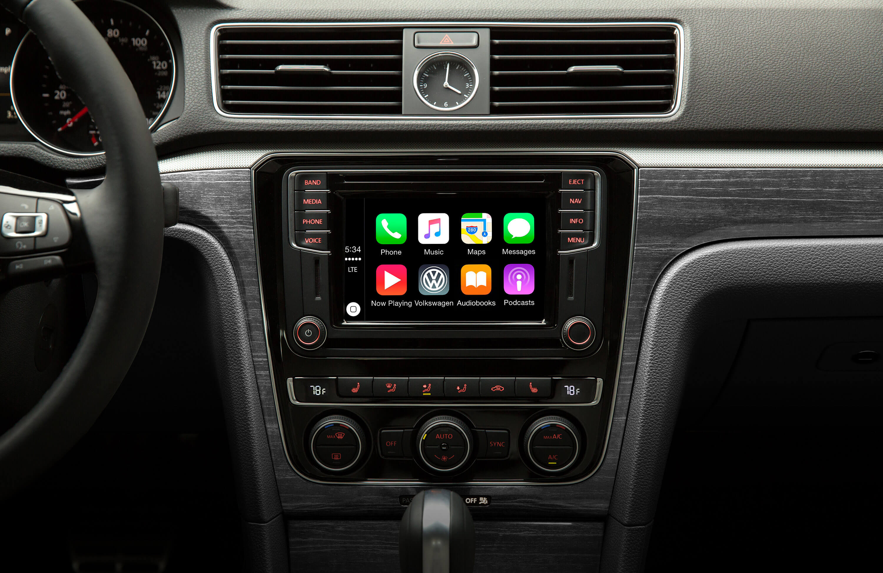 2016 Passat with Apple CarPlay™ 2016 Passat with Apple CarPlay™