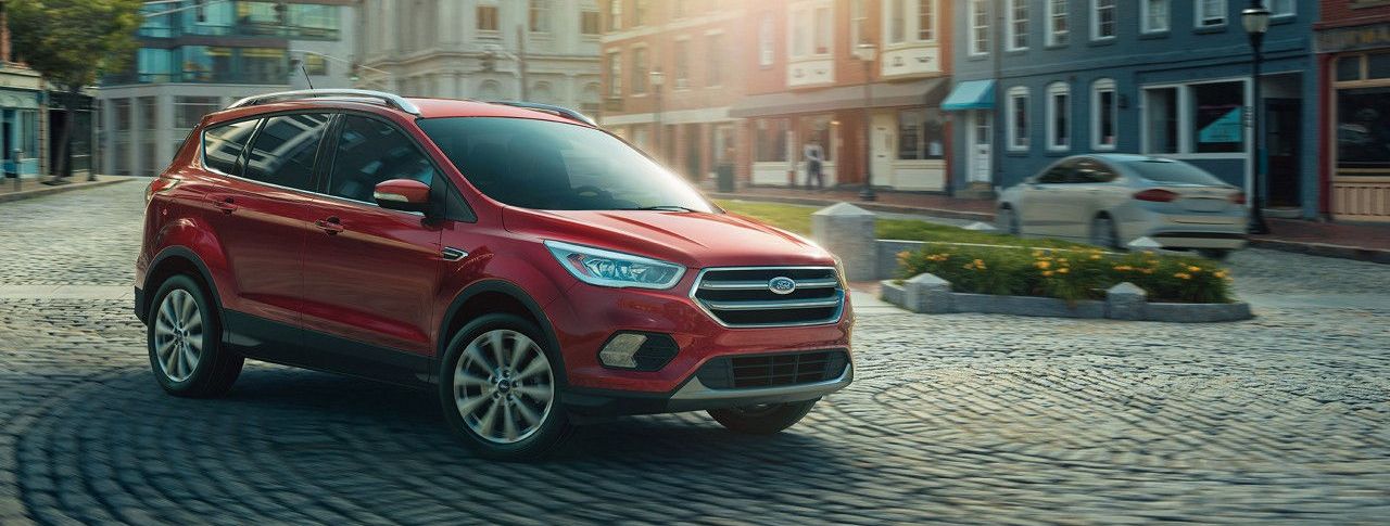 2017 Ford Escape vs 2017 Chevrolet Equinox in Garland, TX 2017 Ford Escape vs 2017 Chevrolet Equinox in Garland, TX