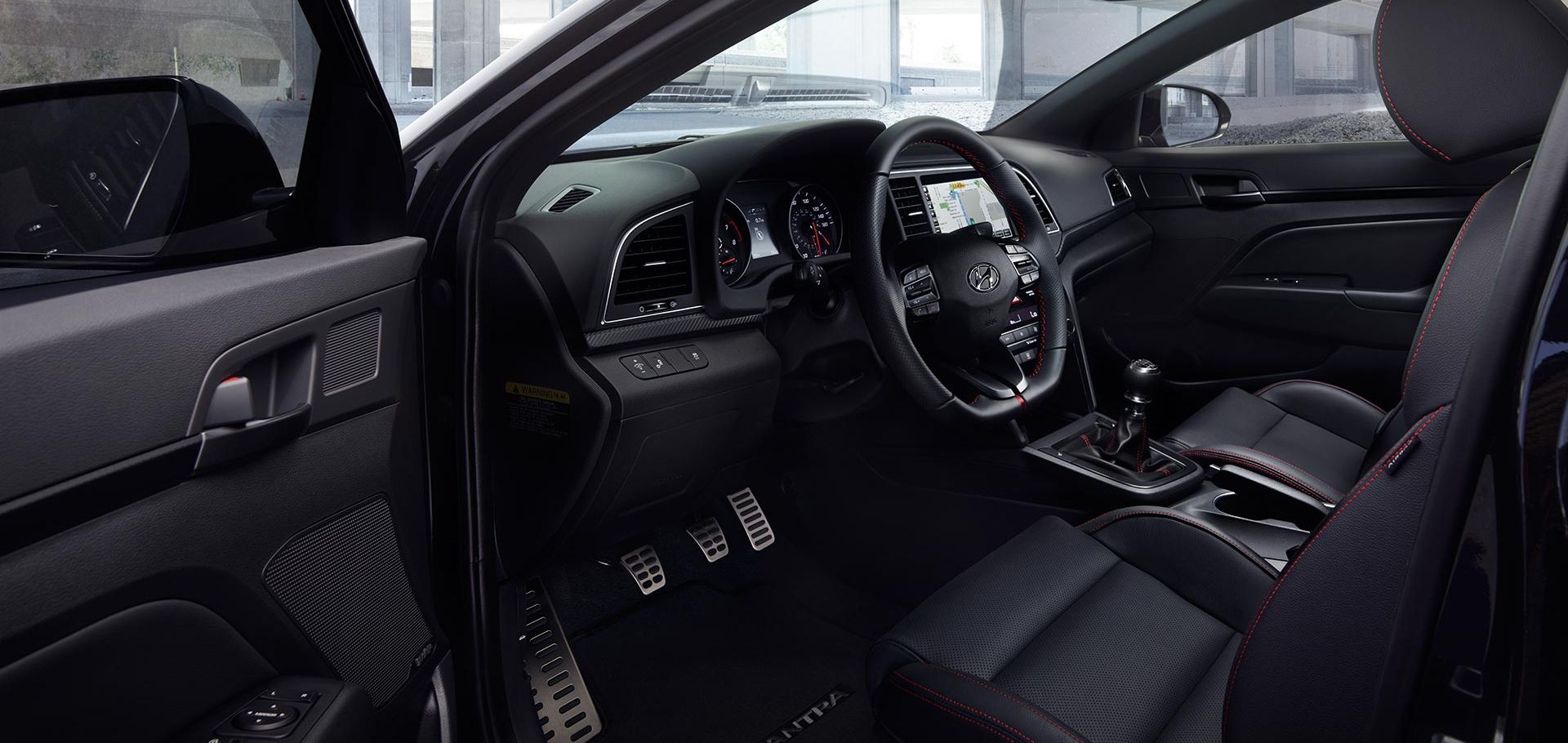 Luxuriously-equipped Amenities in the Elantra Luxuriously-equipped Amenities in the Elantra