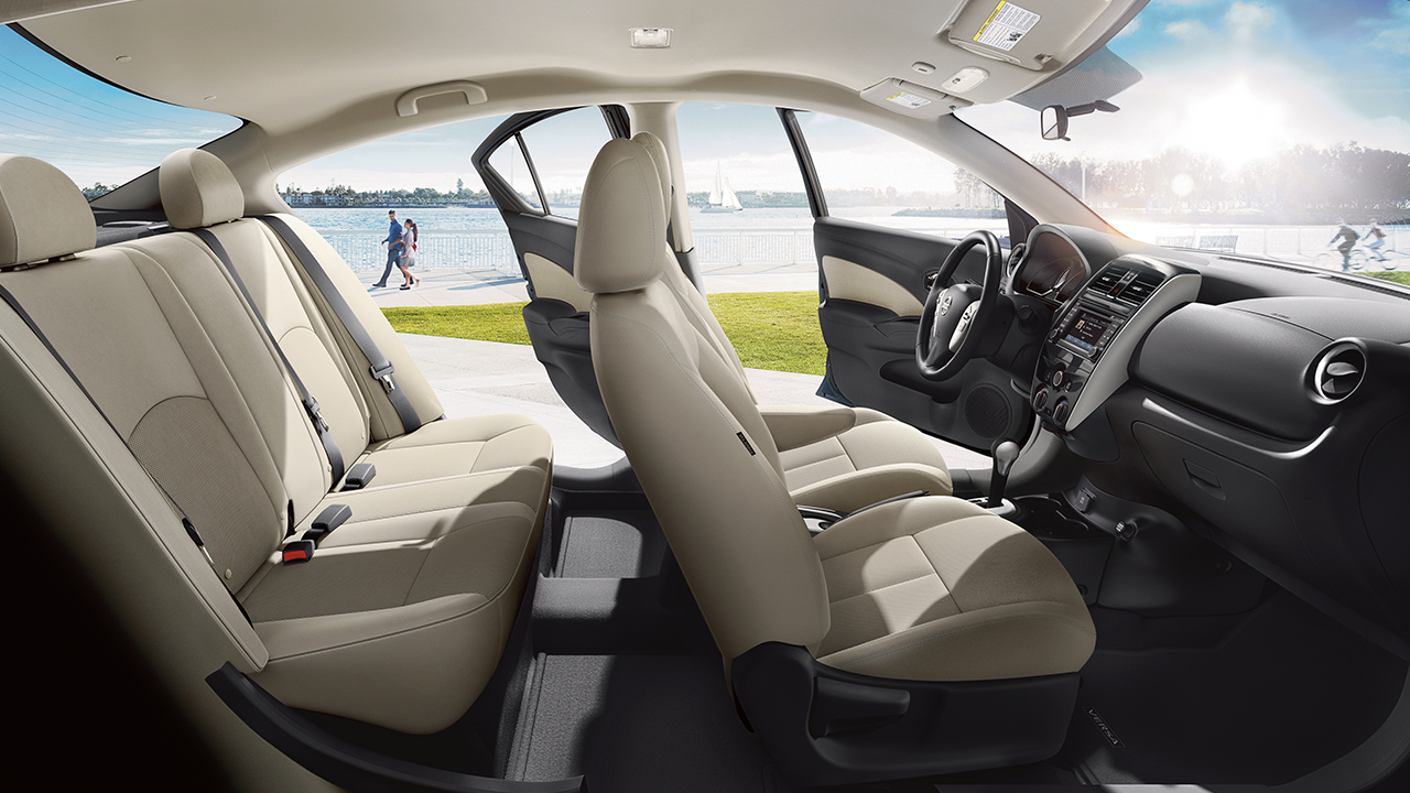 Steering Wheel-Mounted Controls in the 2017 Nissan Versa