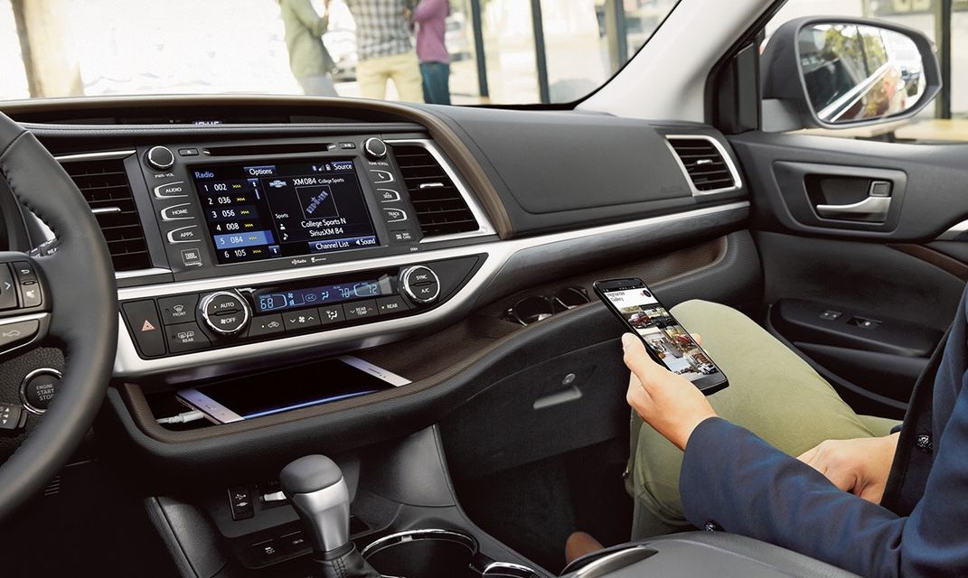 The Feature-Rich Interior of the 2018 Toyota Highlander