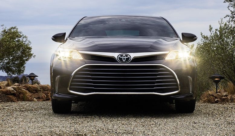 2018 Toyota Avalon Hybrid for Sale near Olathe, KS