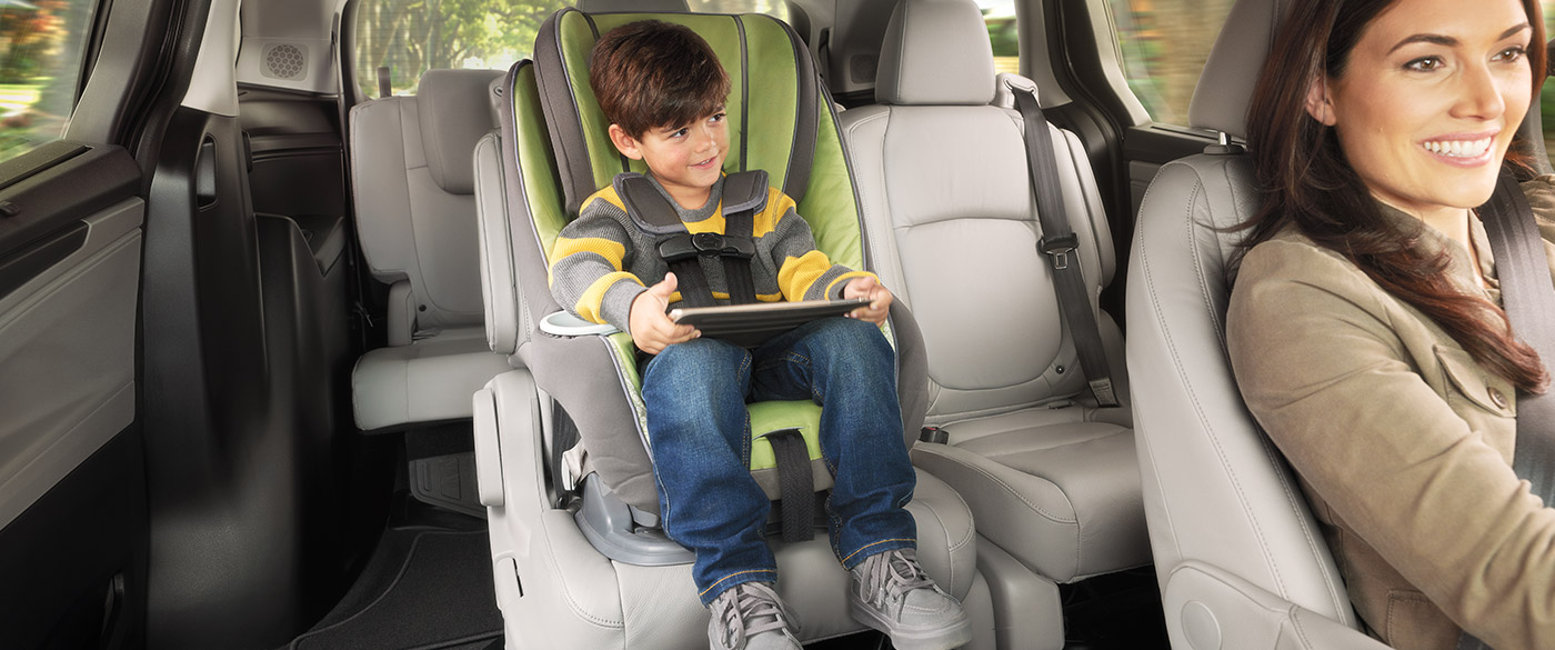 Los asientos corredizos Magic Slide Seats™ en la Odyssey son fabulosos