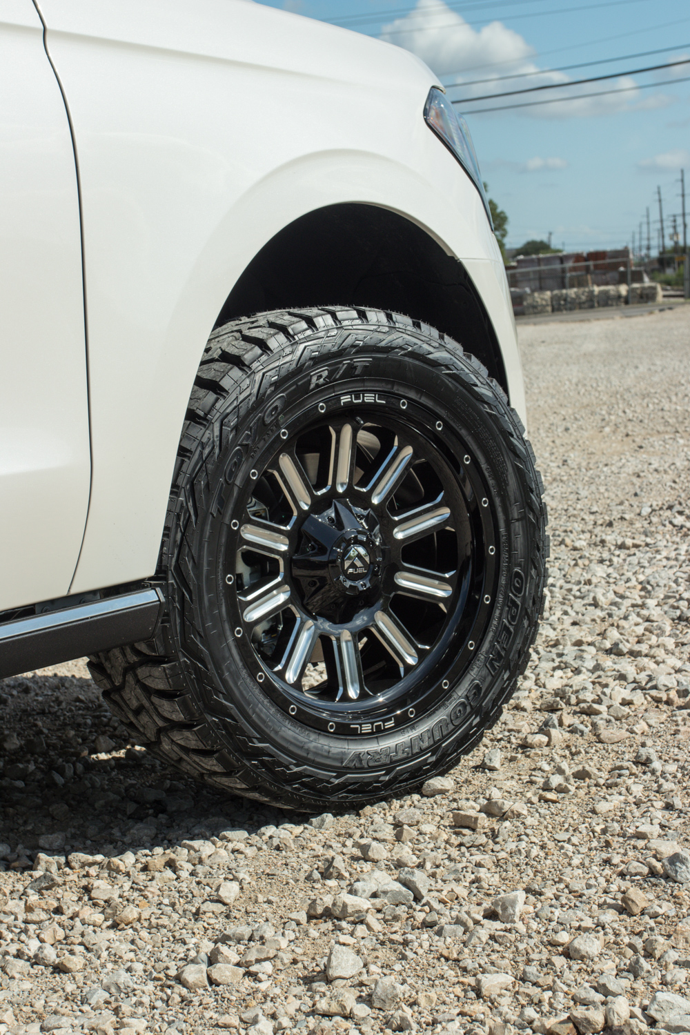20 inch fuel hardline wheels on a 2018 ford expedition suv with toyo 33 inch open country r/t tires