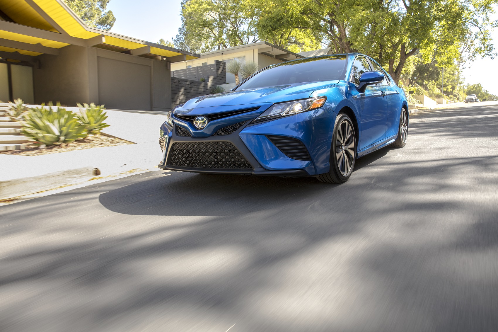 2019 Toyota Camry Hybrid Performance Specs