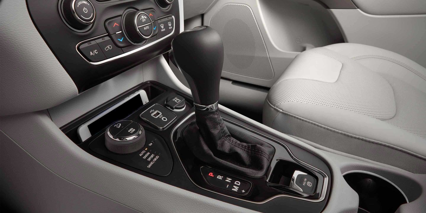 2019 Jeep Cherokee Center Console