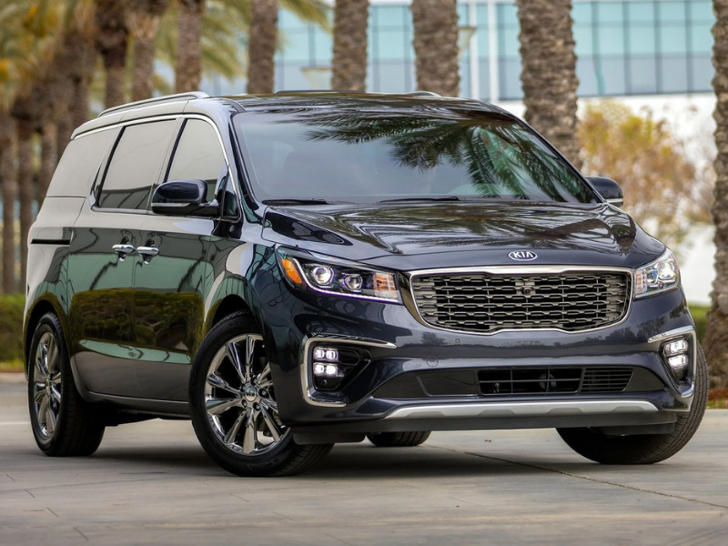 2020 Kia Sedona minivan parked by palm trees LED fog lights glare