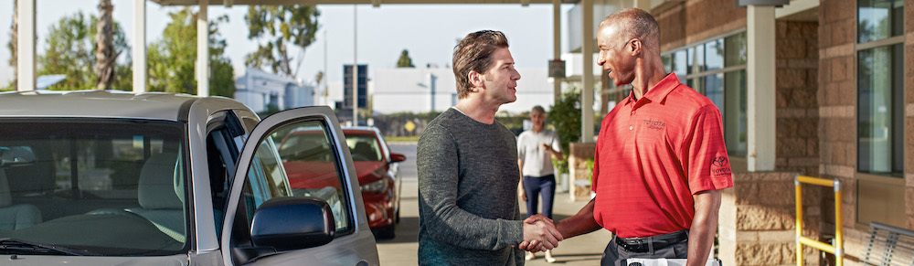 How to change a tire step-by-step guide at Tri County Toyota in Royersford | Man shaking hand with toyota technician How to change a tire step-by-step guide at Tri County Toyota in Royersford | Man shaking hand with toyota technician