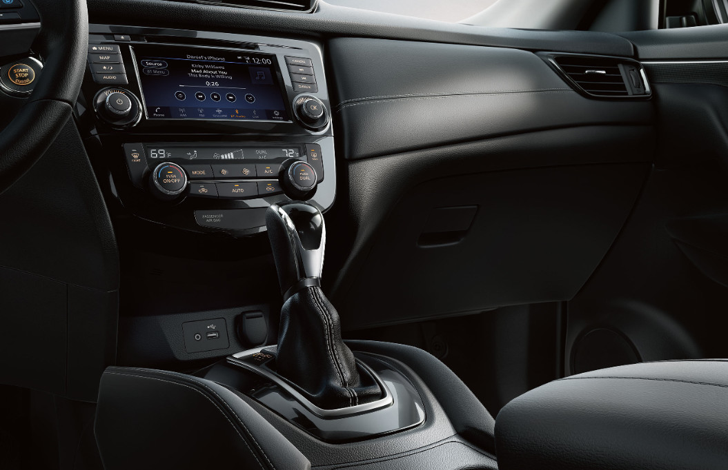 2020 Rogue Leather-Wrapped Shift Knob