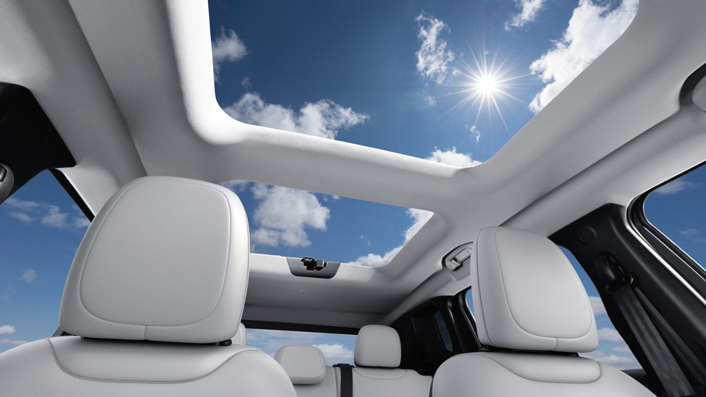 Dual-Pane Sunroof in the 2020 Renegade Dual-Pane Sunroof in the 2020 Renegade