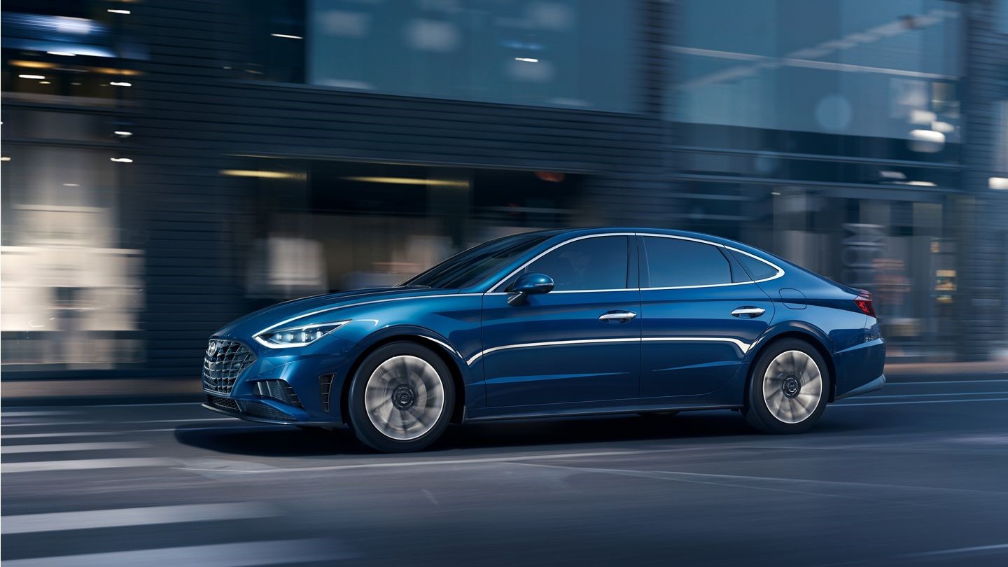 La silueta estilo fastback es uno de los tantos atractivos de este sedán.