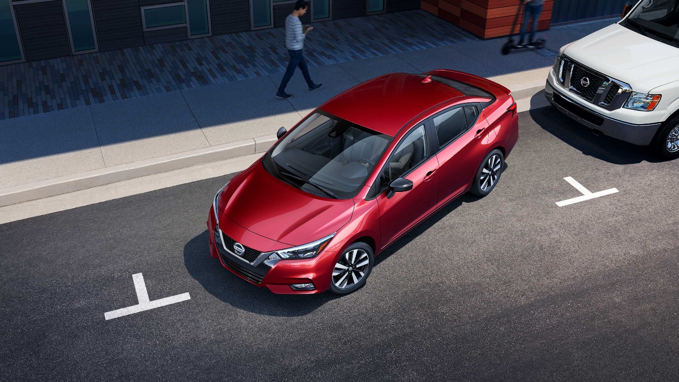 Porque Los Sedan No Tienen Limpiaparabrisas Atras Nissan Versa 2020 vs Toyota Corolla 2020 en Fredericksburg, VA