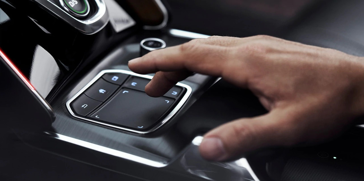 True Touchpad Interface in the 2021 Acura TLX