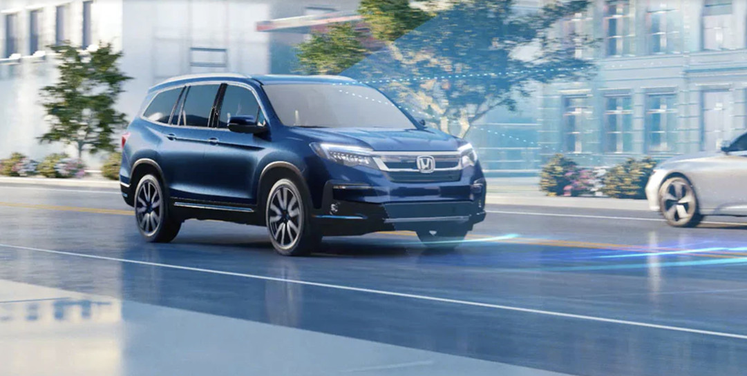 El conjunto Honda Sensing® siempre a tu alcance. Se muestra en color Steel Sapphire Metallic.