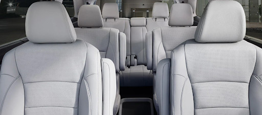 La cabina tiene capacidad para siete u ocho personas.