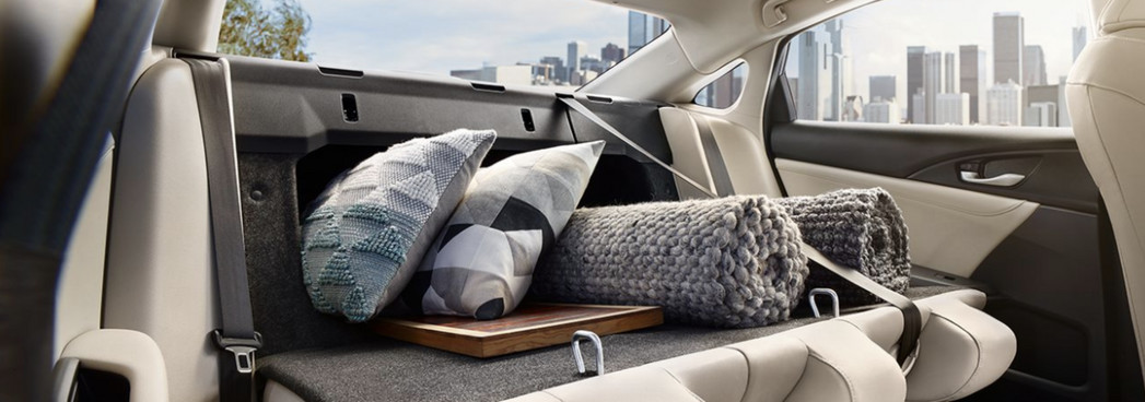 Si pliegas el respaldo de los asientos traseros consigues más espacio de carga.