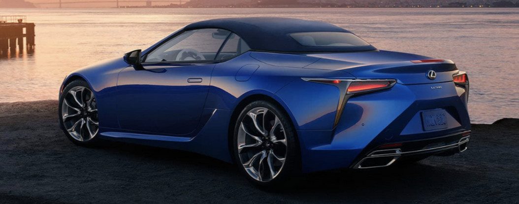 Fue el resplandor de los quemadores de un jet los que inspiraron a las luces traseras.