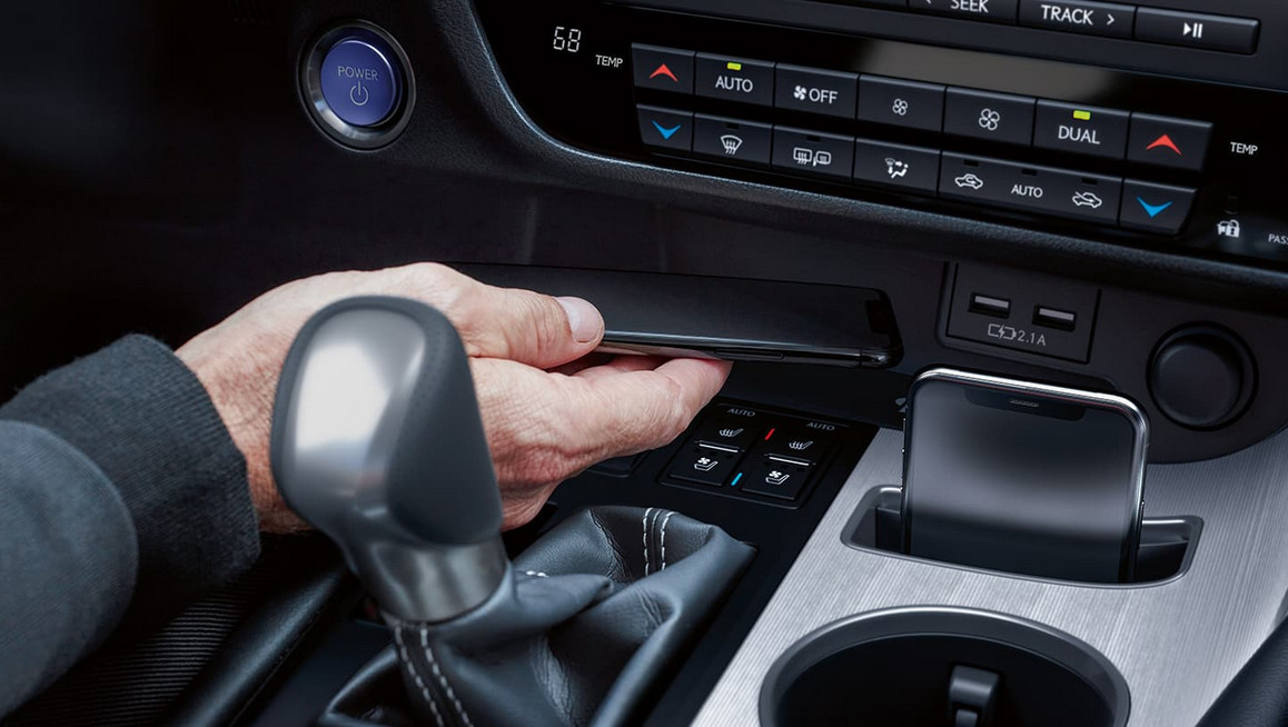 Convenient Tech in the 2021 RX 350