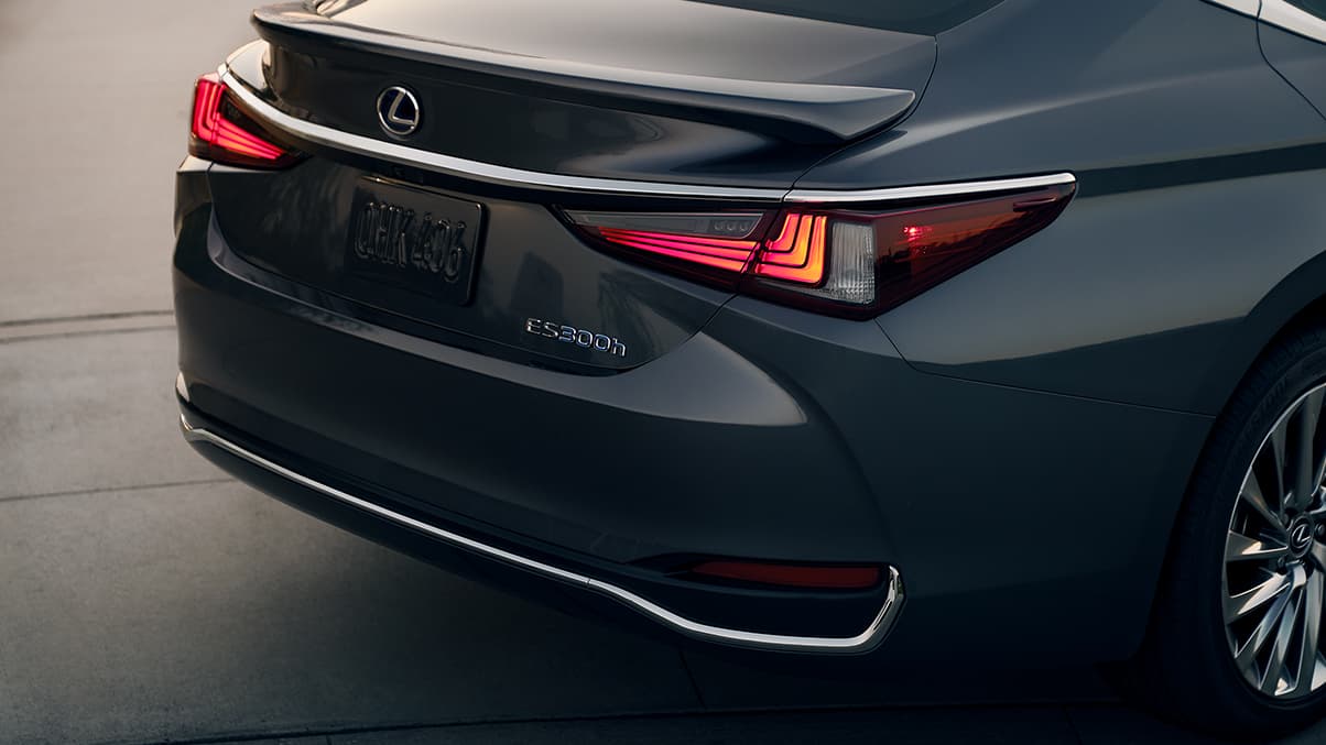 Exterior of the 2021 Lexus ES 300h