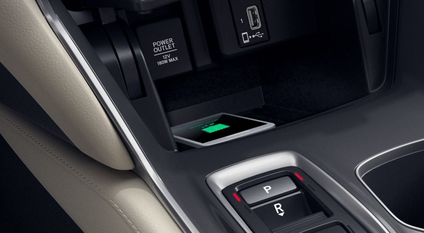 En un Honda Accord 2021 ya no necesitarás de cables para cargar tu teléfono. En un Honda Accord 2021 ya no necesitarás de cables para cargar tu teléfono.