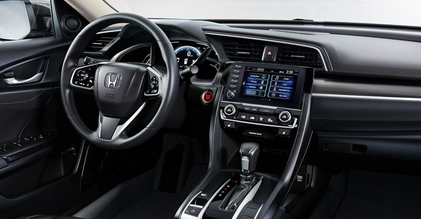 Así como lo es por fuera, el Civic es también muy seductor por dentro. Así como lo es por fuera, el Civic es también muy seductor por dentro.