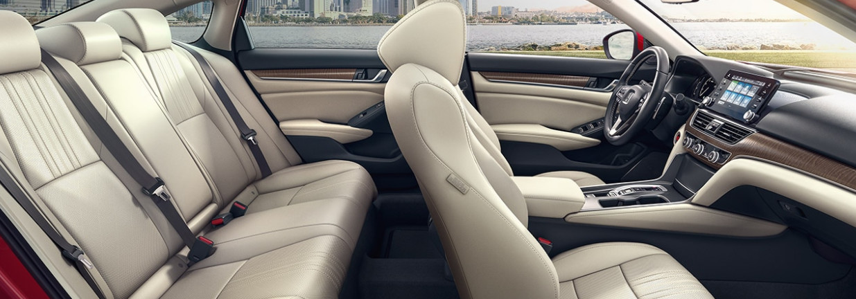 En la cabina encontrarás grandes comodidades (y muchas de ellas son estándar). En la cabina encontrarás grandes comodidades (y muchas de ellas son estándar).