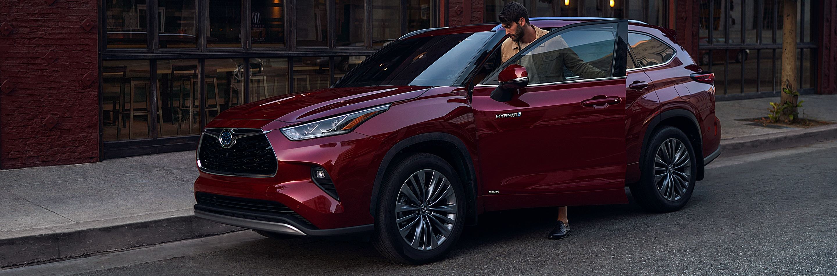 2021 Toyota Highlander Hybrid for Sale near Topeka, KS