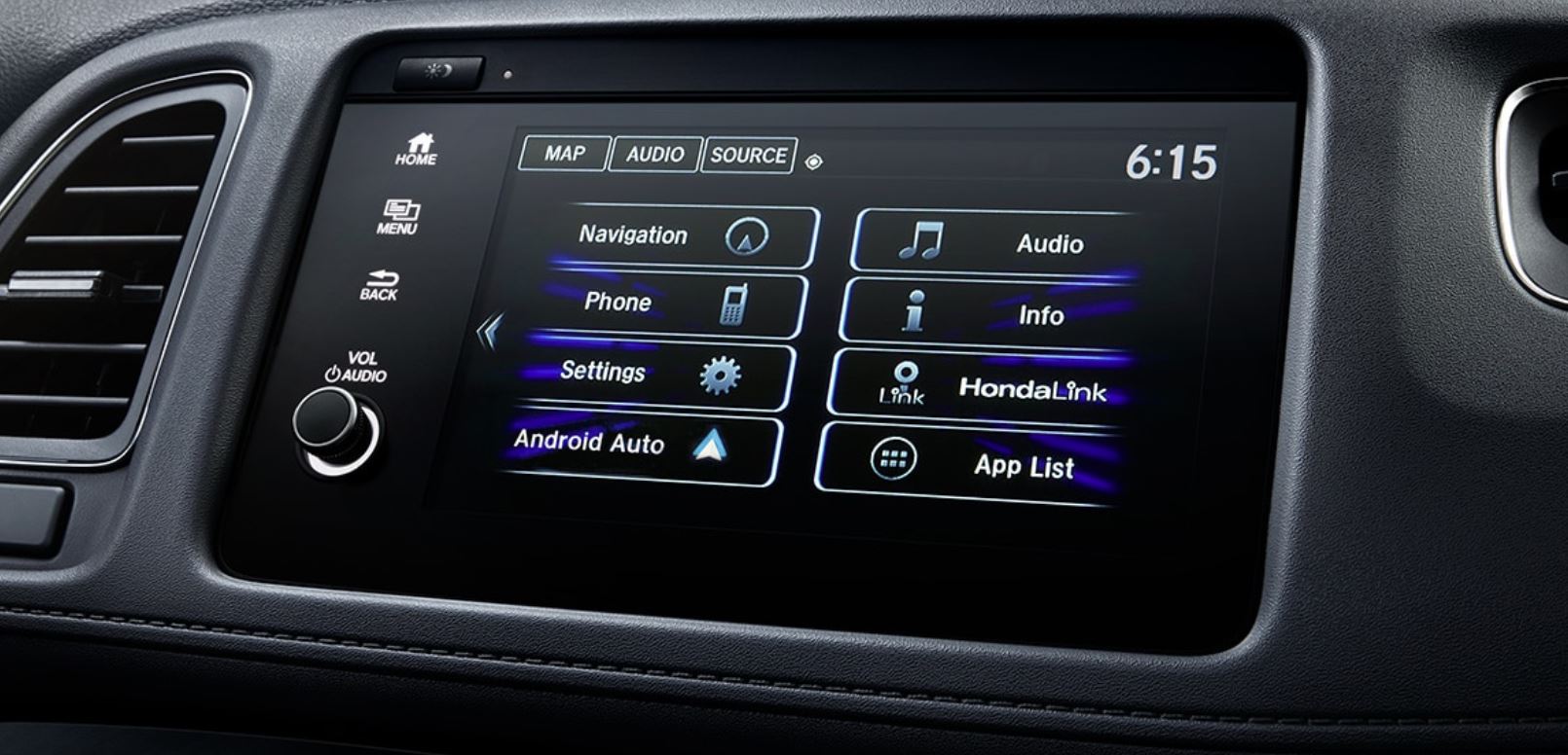 La Honda HR-V 2021 te brinda una experiencia de navegación formidable mediante su pantalla táctil de 7 pulgadas. Se muestra la Honda HR-V 2021 en modelo EX-L con cuero negro. 