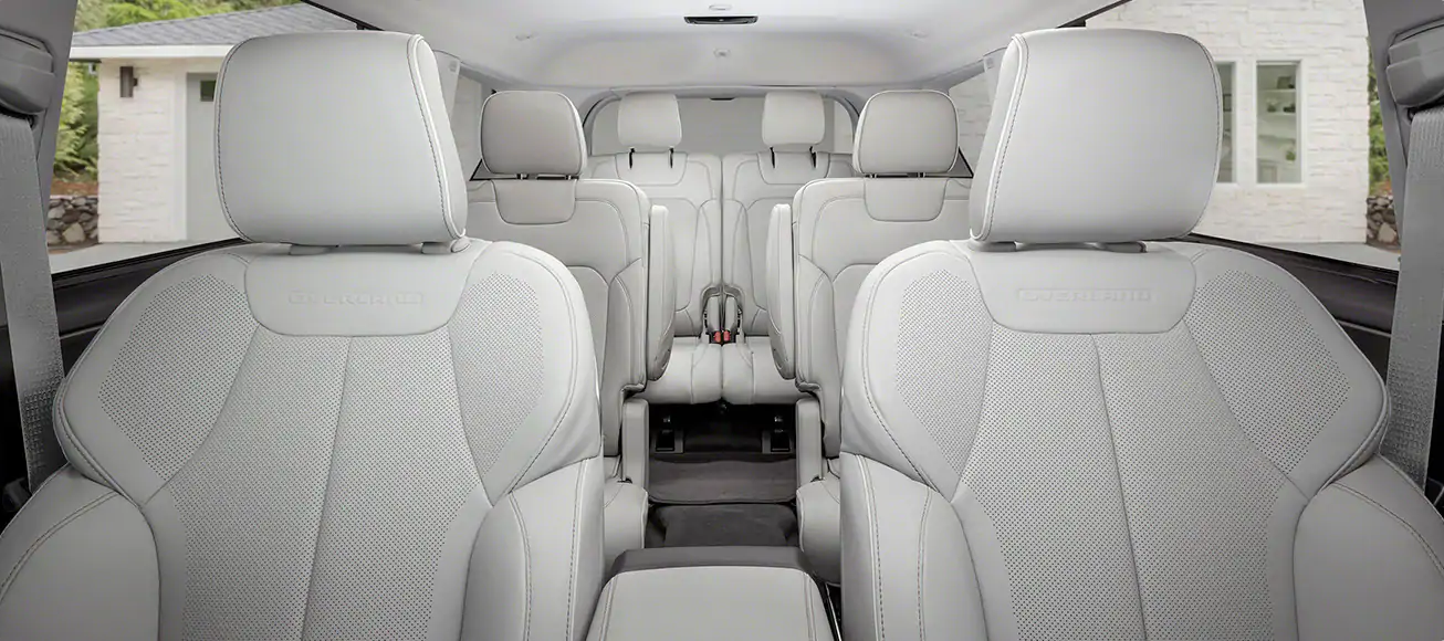 Roomy Seating in the 2021 Grand Cherokee L
