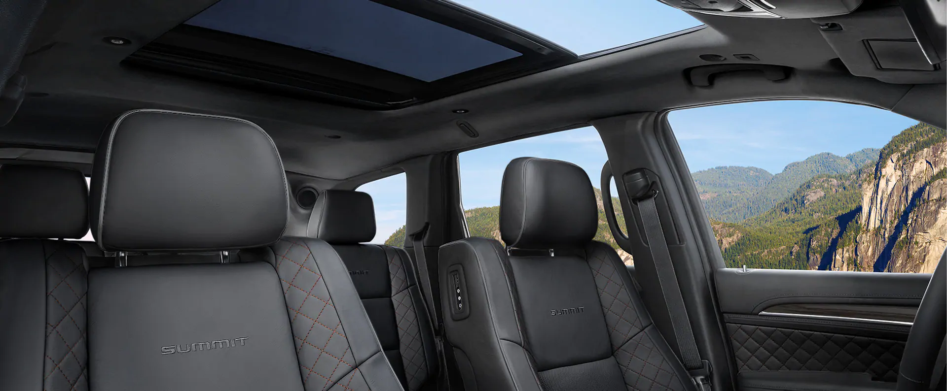 Refined Amenities in the 2021 Grand Cherokee
