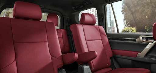 En el interior hay capacidad para hasta siete pasajeros.