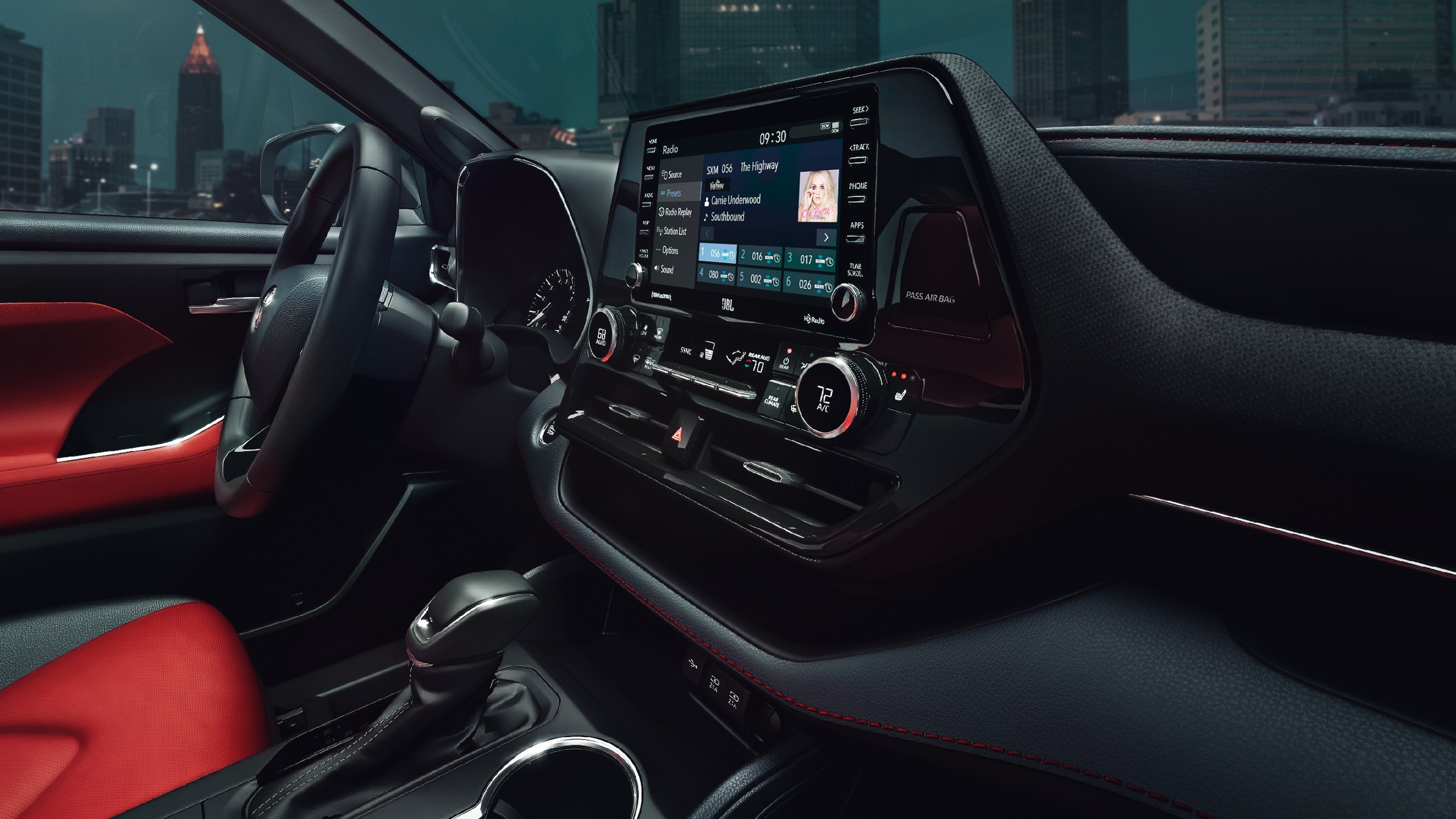 Dashboard in the 2021 Toyota Highlander