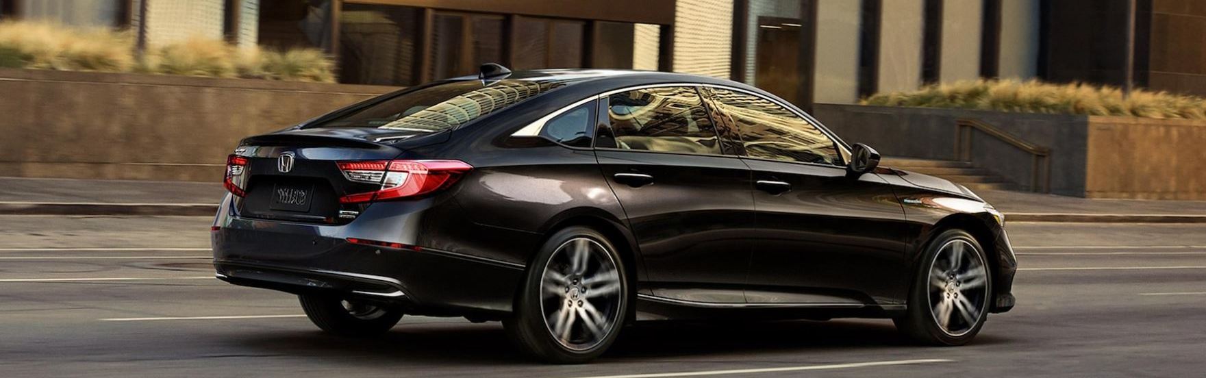 2021 Honda Accord Hybrid vs 2021 Toyota Camry Hybrid near Woodbridge, VA