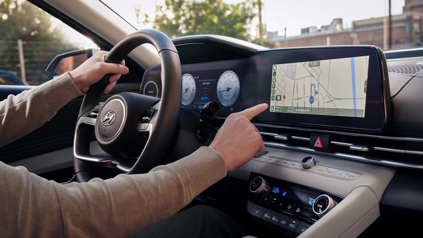 La navegación con pantalla táctil de 10.25 pulgadas es conveniente para la información más relevante que deseas incorporar en tu día.