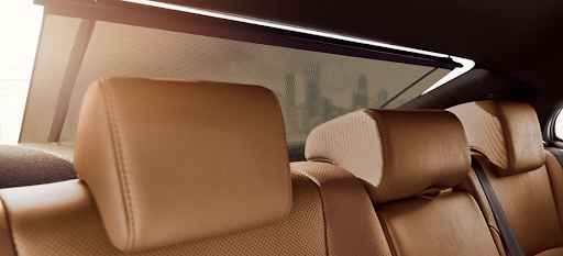 Tus pasajeros agradecerán el confort de contar con un parasol eléctrico trasero.