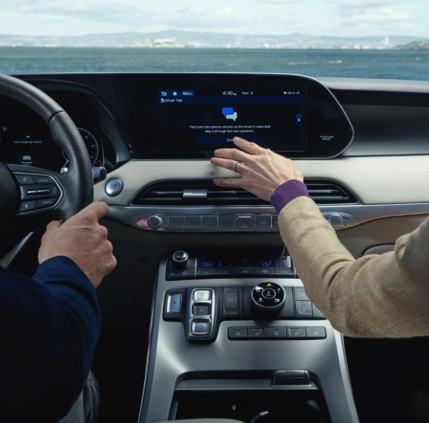 Intercomunicador integrado dentro de tu Palisade 2021 para hacerles la vida comunicativa mas fácil a todos. 