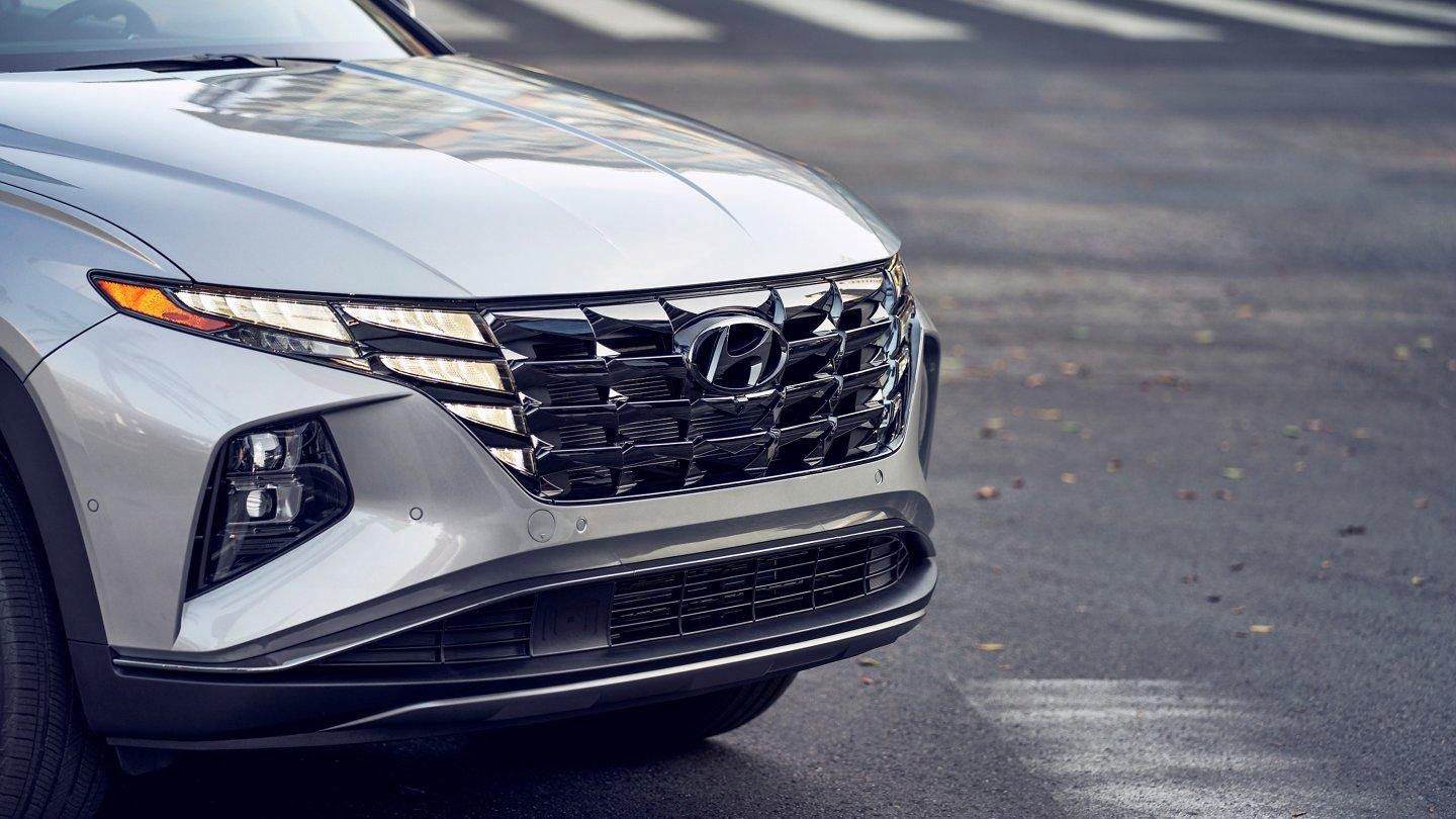 Las luces de circulación diurna están integradas a la parrilla frontal.