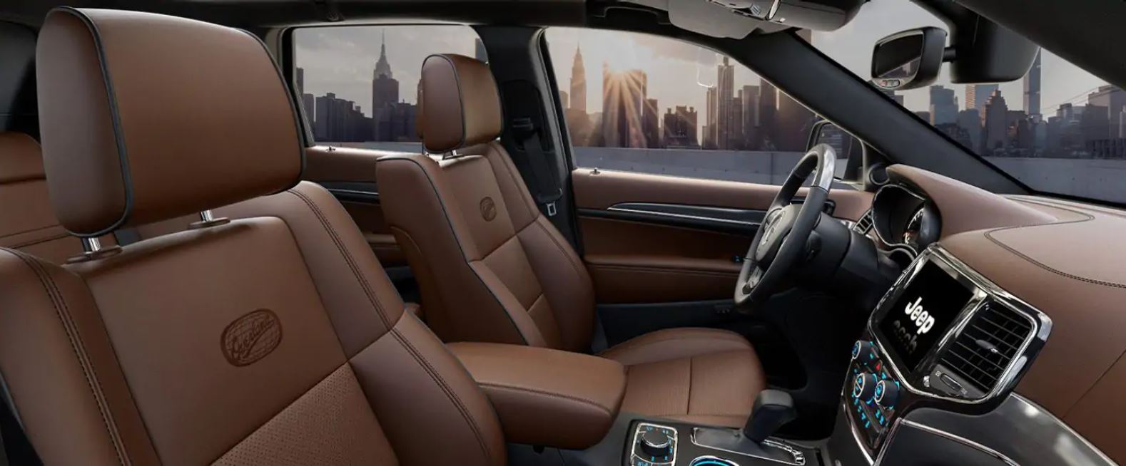 Front Seats of the 2021 Grand Cherokee