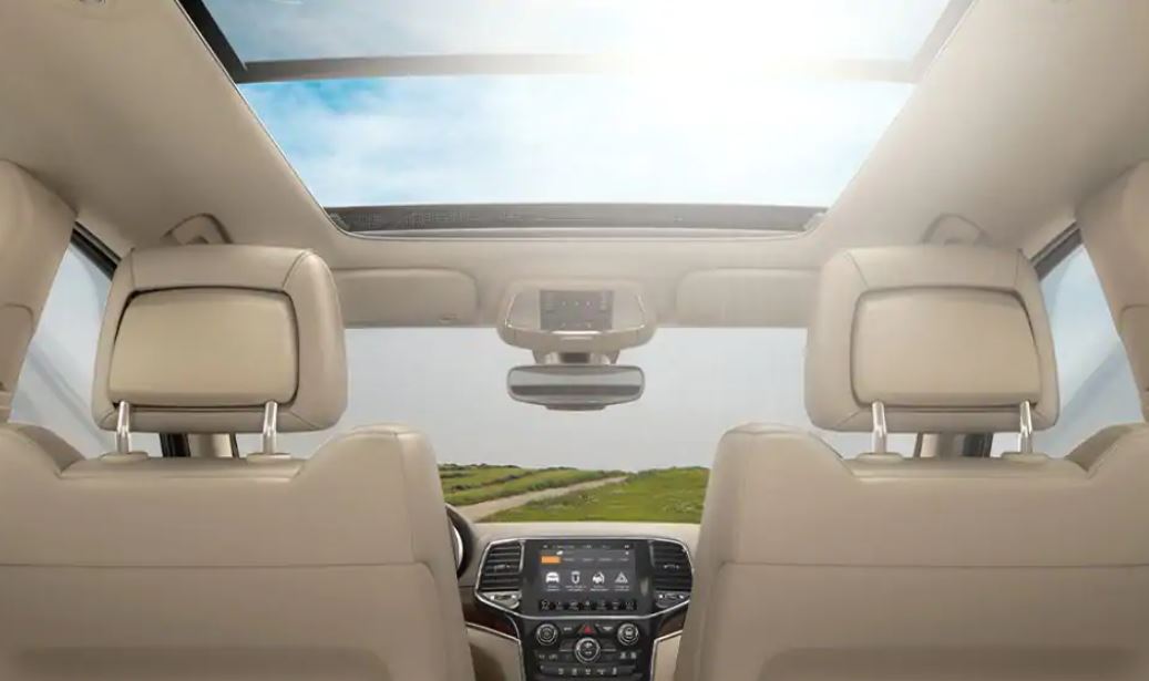 Sunroof in the 2021 Grand Cherokee