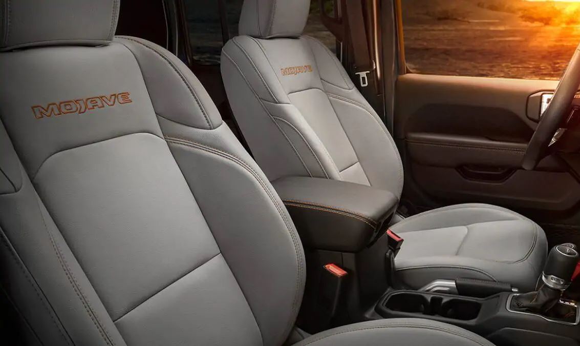 Front Seats in the 2021 Gladiator