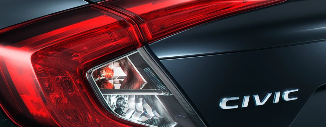 Las luces traseras con forma de “C” ya son un emblema del modelo.