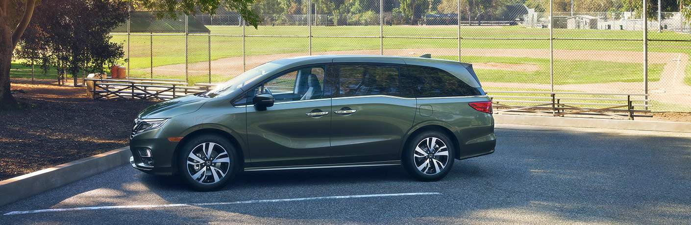 Honda odyssey 2019 hot sale touring vs elite