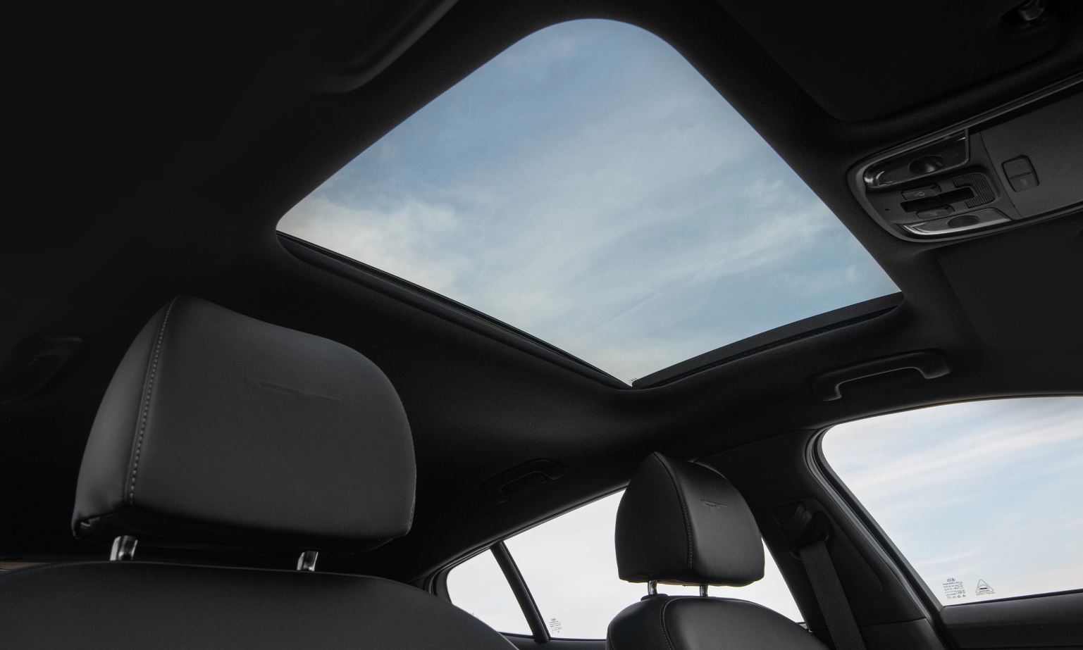 Sunroof in the 2022 Stinger