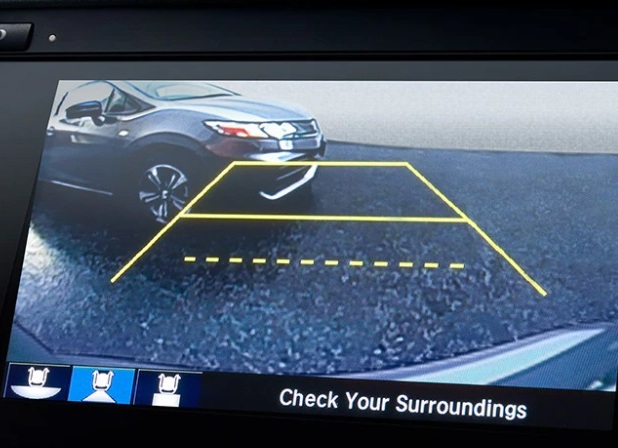 Con la cámara de visión trasera multiángulo sientes que tienes ojos hasta en la espalda.