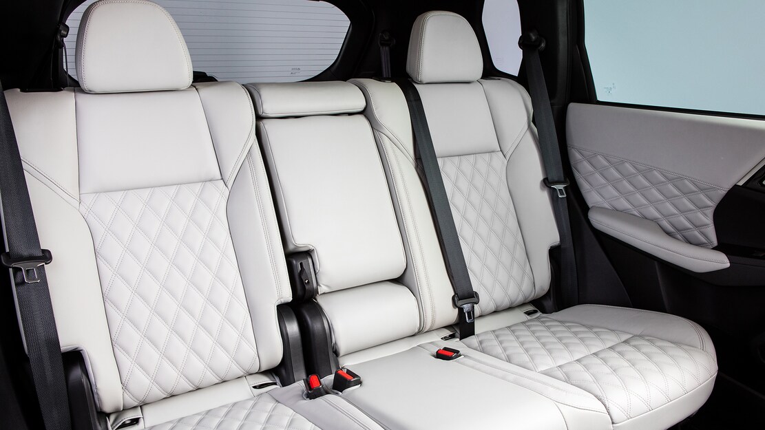 2022 Outlander Seating