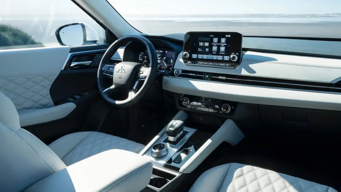 2022 Outlander Center Stack