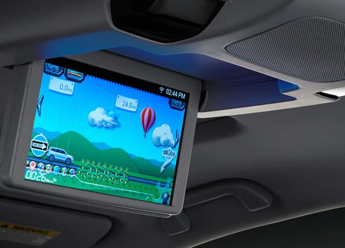 Para el confort de tus pasajeros hay disponible un sistema de entretenimiento trasero de avanzada.