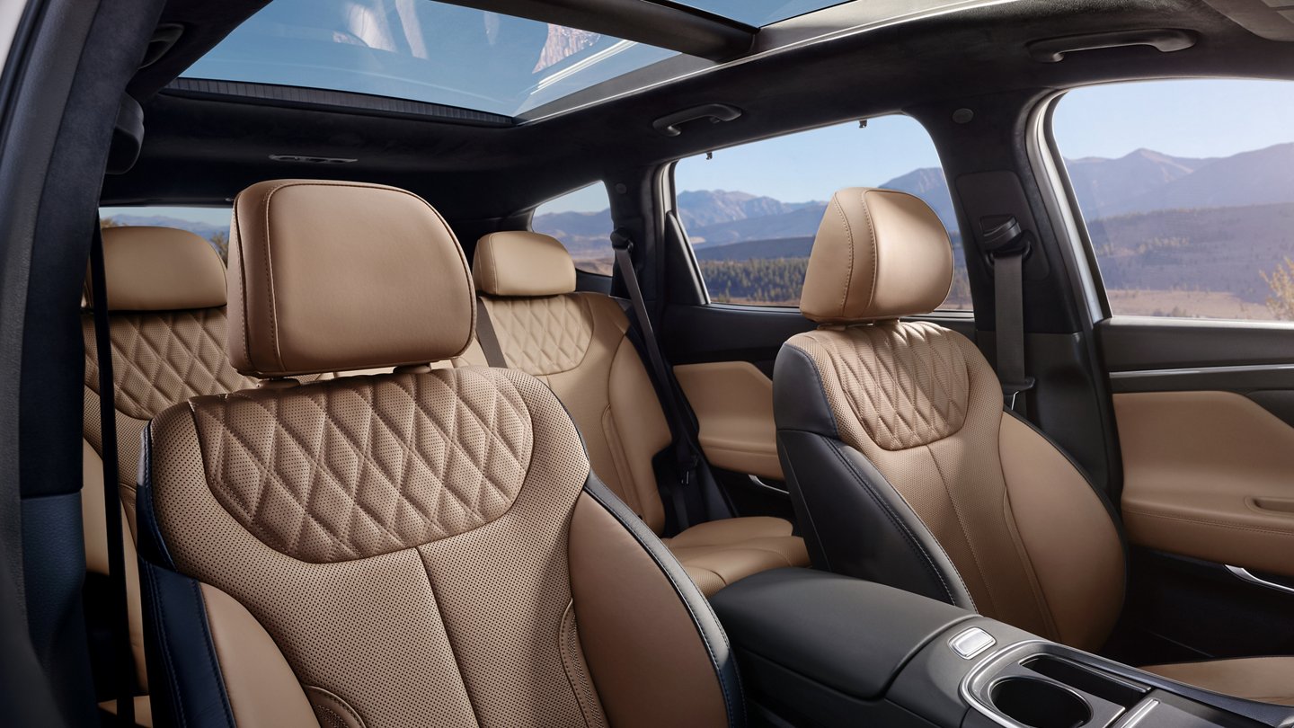 Con el confort y la sofisticación del Santa Fe 2022 sientes que cada viaje es el mejor.