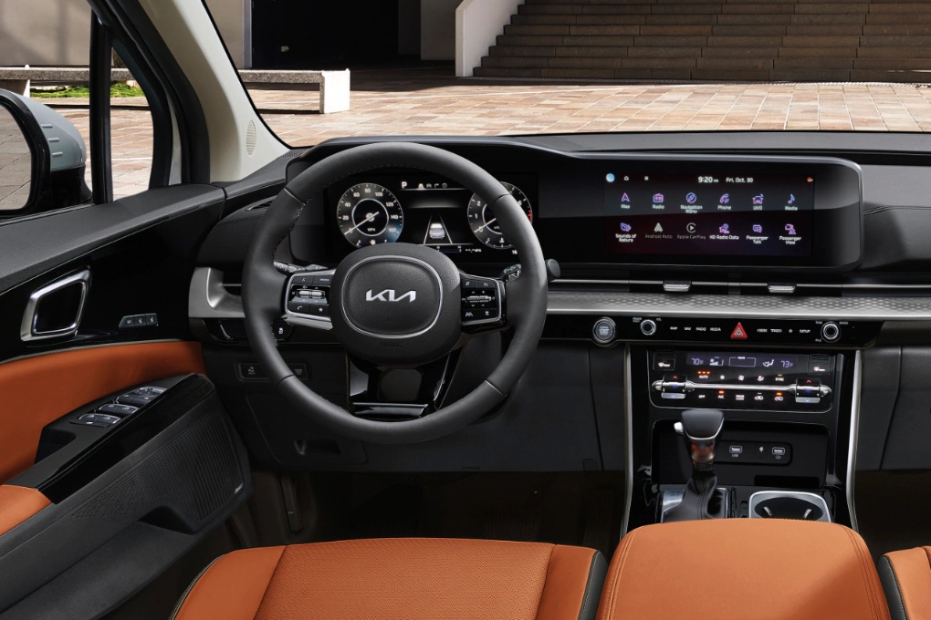 Interior of the 2022 Kia Carnival