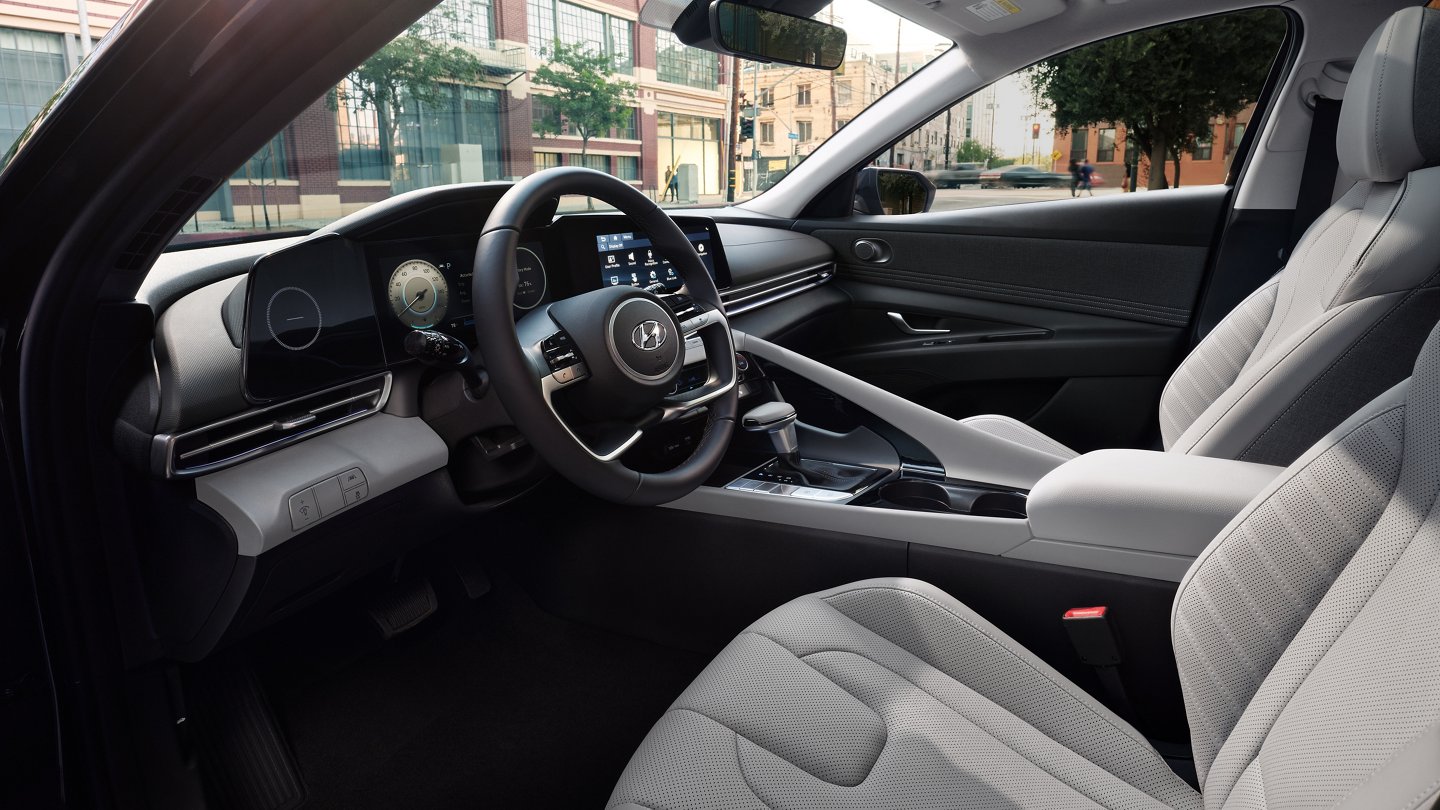 2022 Hyundai Elantra Cockpit